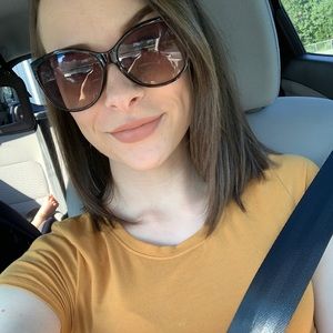 Meet your Posher, Olivia